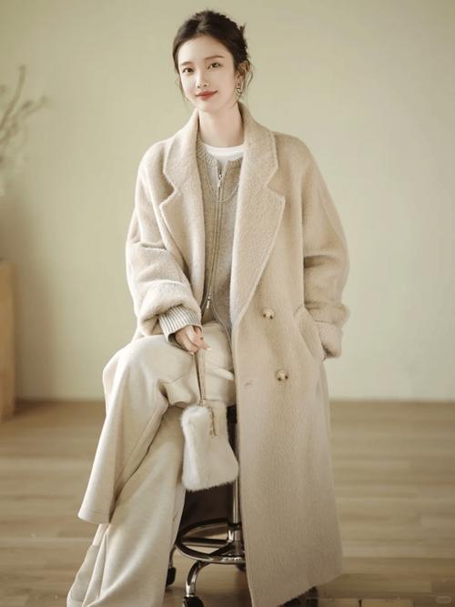 大衣怎么搭配保暖好看图片