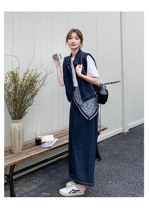 短袖牛仔衣马甲怎么搭配