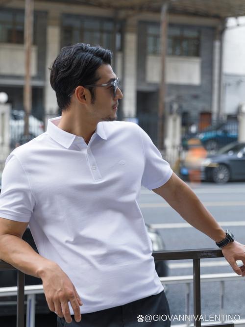 男士白色t恤外套怎么搭配什么裤子好看吗