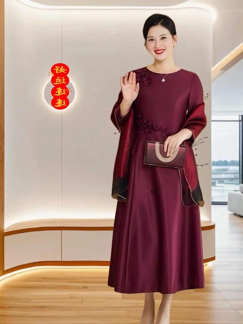 红色长 长款连衣裙怎么搭配图片欣赏