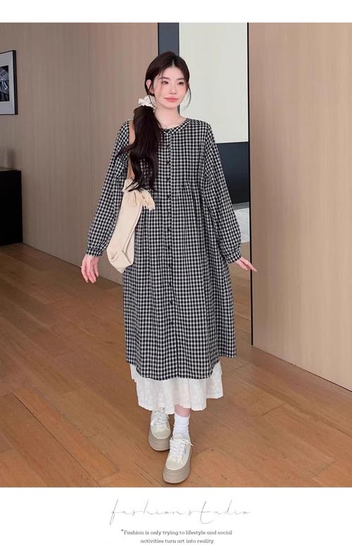长款格子衬衫裙怎么搭配什么裤子好看