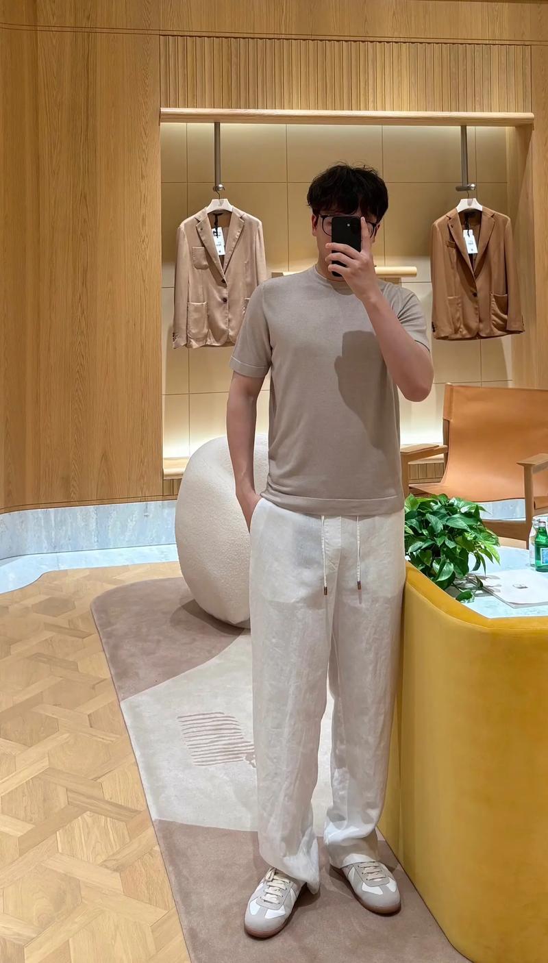 男士白色t恤外套怎么搭配什么裤子好看
