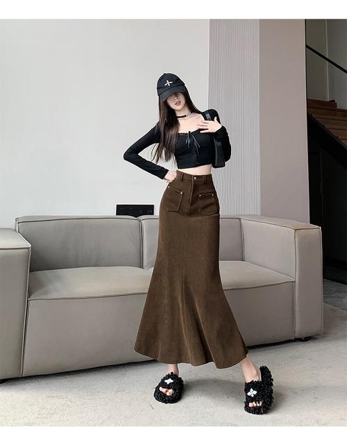 灯芯绒鱼尾半身裙怎么搭配图片