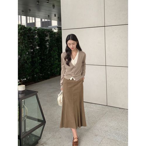 灯芯绒鱼尾半身裙怎么搭配图片