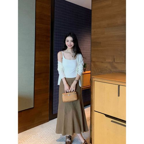 灯芯绒鱼尾半身裙怎么搭配图片