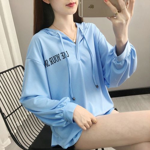 夏季粉色卫衣怎么搭配