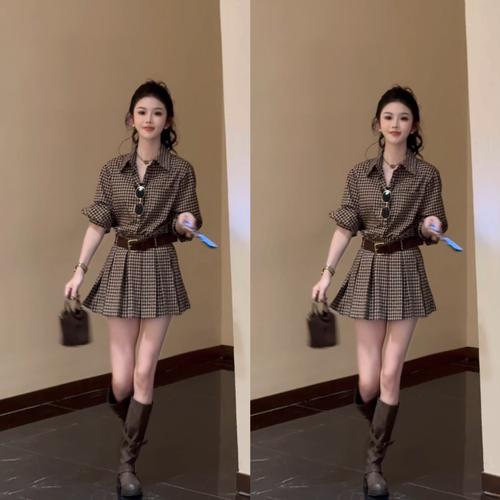 长款格子衬衫裙怎么搭配什么裤子