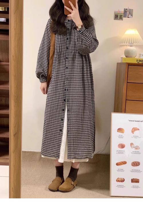 长款格子衬衫裙怎么搭配什么裤子