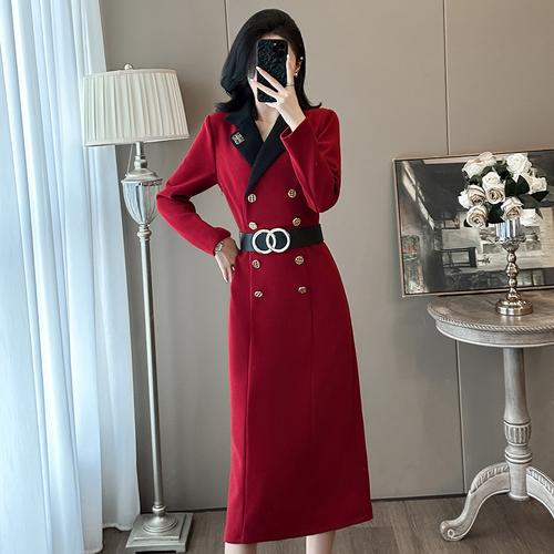 红色长 长款连衣裙怎么搭配什么裤子