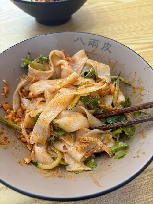 凉皮是用什么做的吃的减肥么