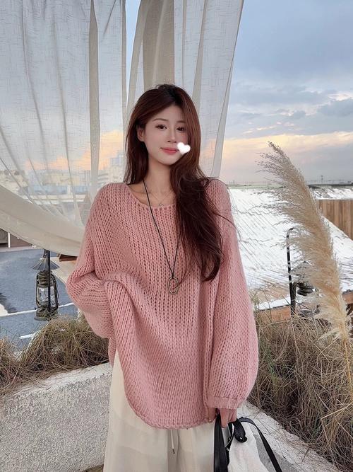 则边开叉怎么搭配上衣图