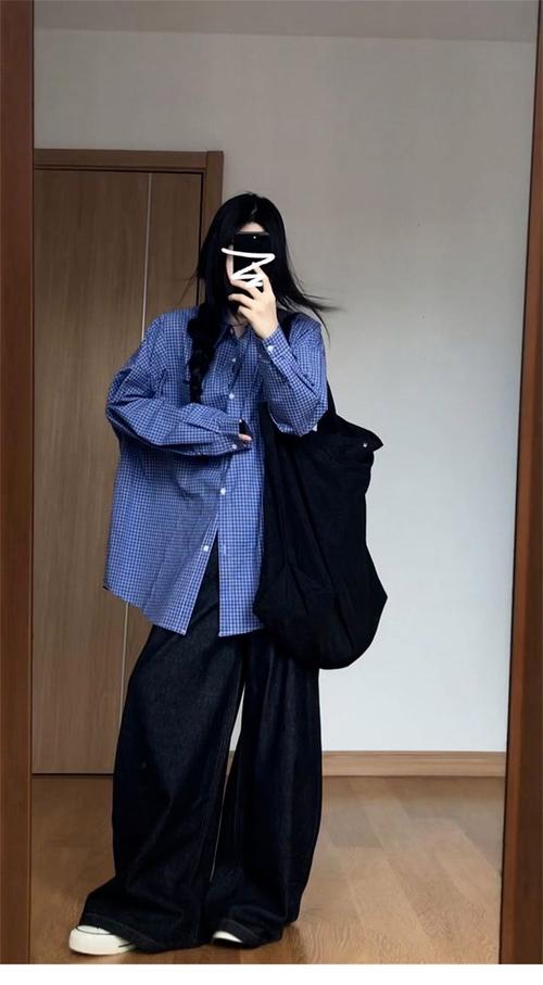 蓝色格子长衬衫怎么搭配什么裤子好看吗
