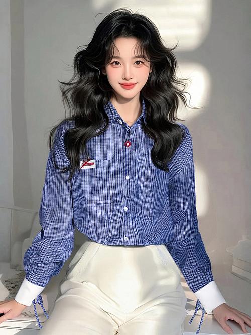 蓝色格子长衬衫怎么搭配什么裤子好看