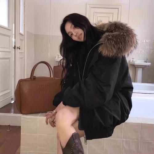 黑色派克毛领大衣怎么搭配