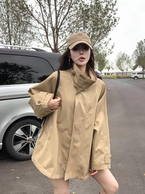 短呢大衣该怎么搭配衣服