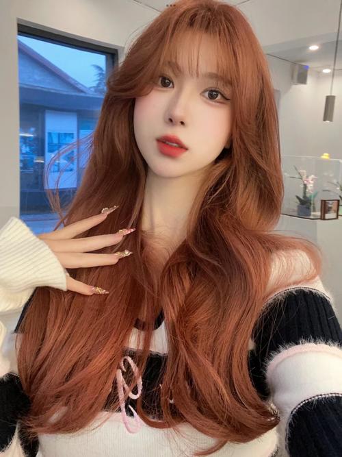 脏橘色头发怎么搭配衣服