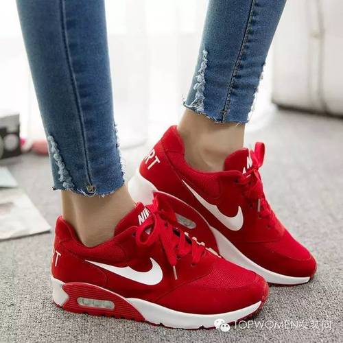 红色的篮球鞋怎么搭配衣服好看