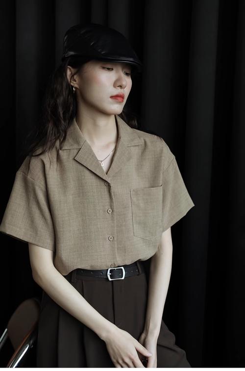 卡其色的衬衣怎么搭配衣服