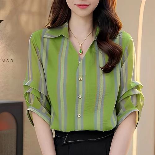 白绿色横条纹上衣怎么搭配