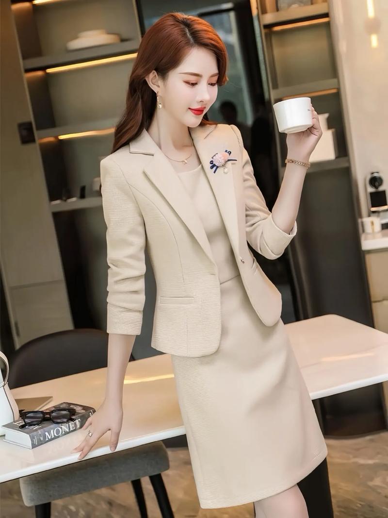 西装和裙子怎么搭配图片