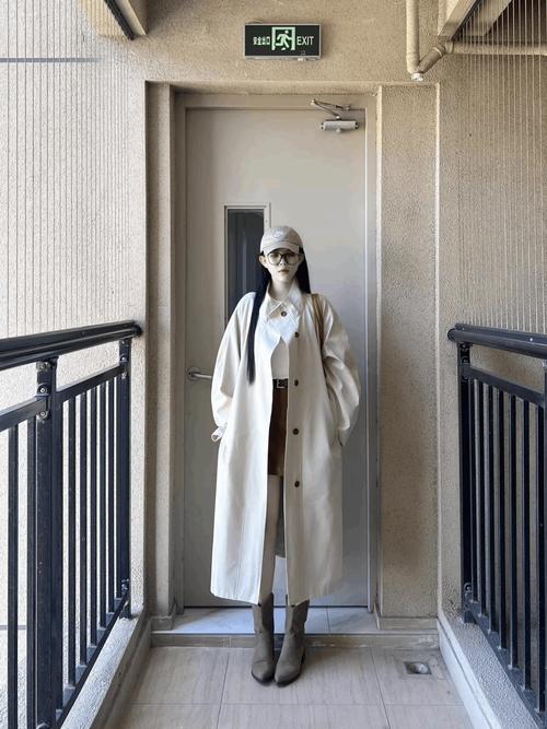 长白色风衣怎么搭配鞋子图片