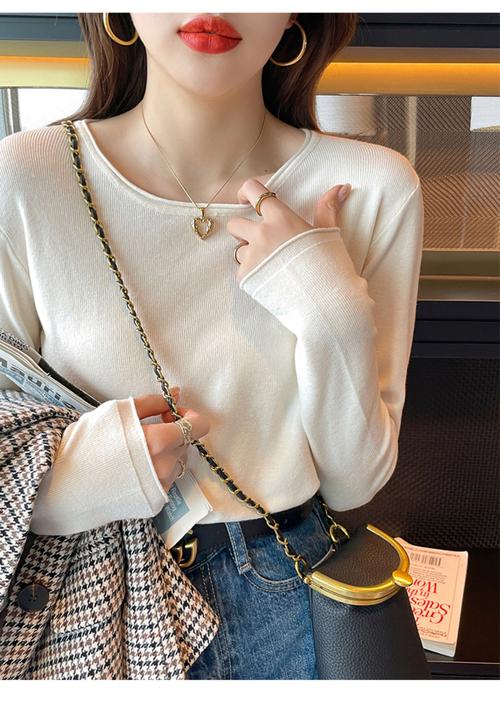 白打底毛衣怎么搭配