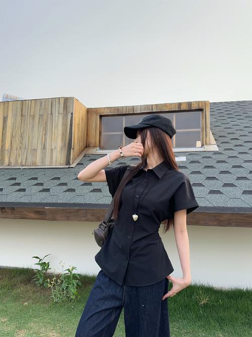 韩版短衬衣怎么搭配裤子