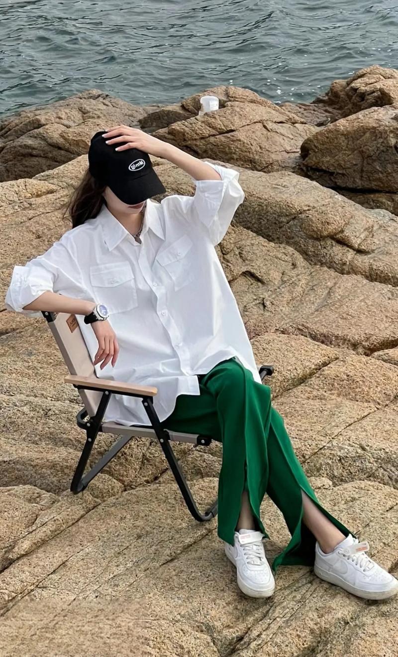 白色衬衫怎么搭配裤子好看图片欣赏