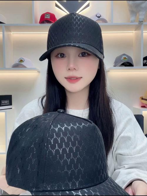 脸圆戴什么帽子好看