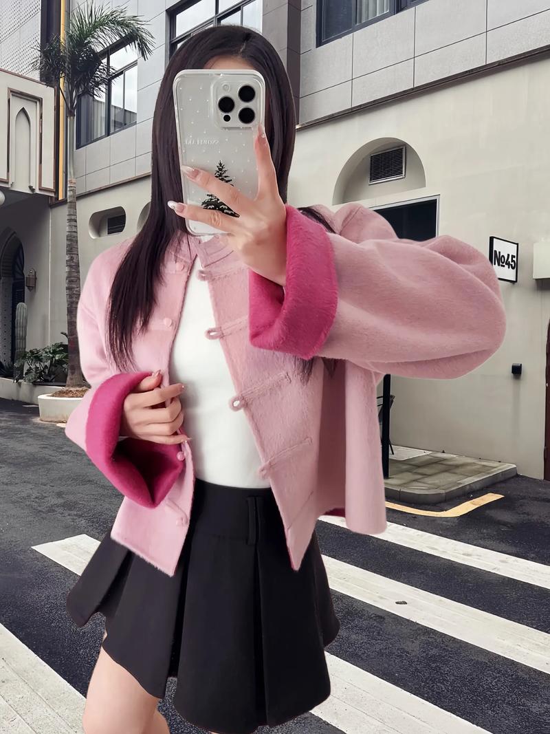 短款粉色毛呢怎么搭配