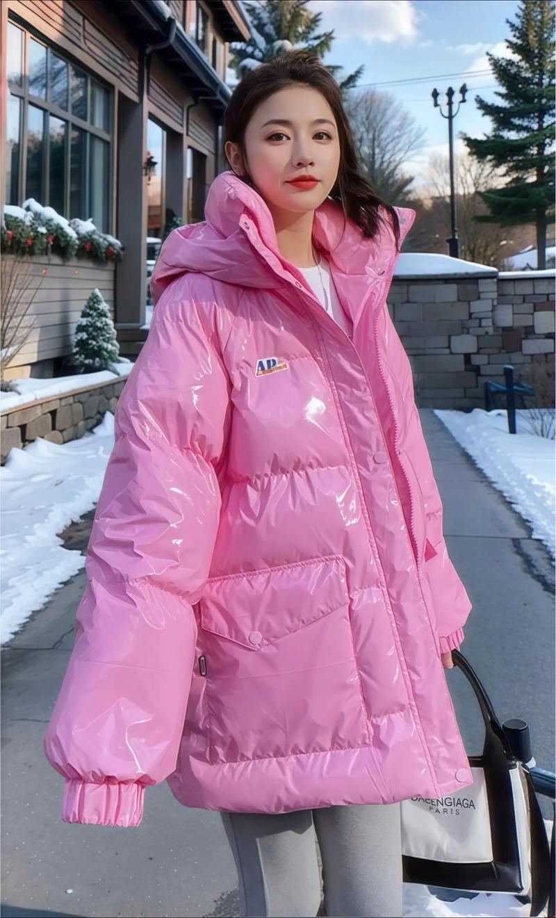 粉红色的长款羽绒服怎么搭配什么裤子