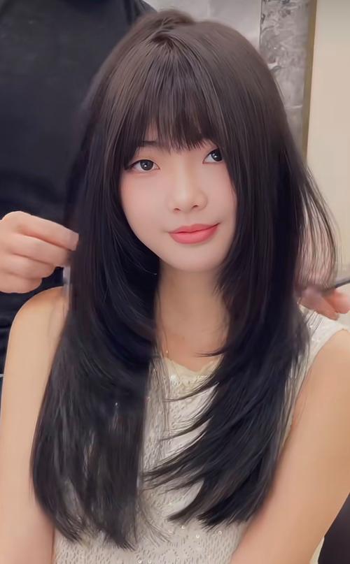 娃娃脸适合什么刘海