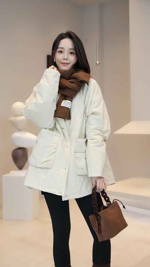 棉袄中长款怎么搭配什么裤子好看