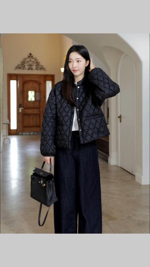 黑色长款棉袄怎么搭配什么裤子好看图片欣赏