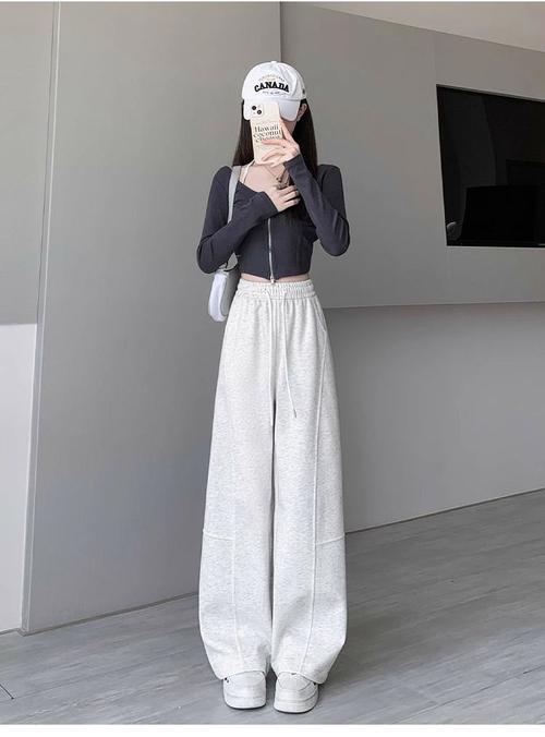 冬季灰色休闲裤怎么搭配