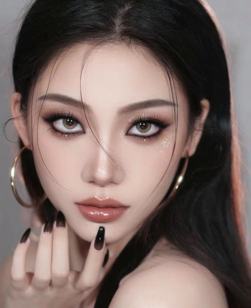 韩式最新眼线图片画法