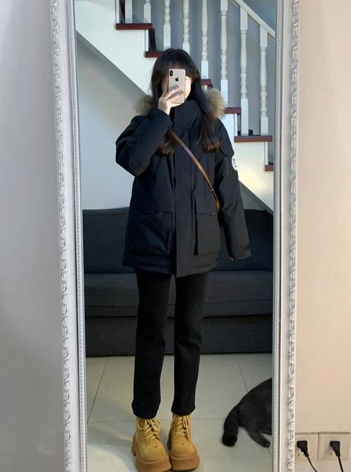 黑色长款棉袄怎么搭配什么裤子好看吗