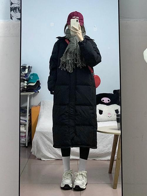 黑色长款棉袄怎么搭配什么裤子好看图片