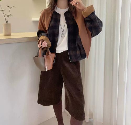 短款羊毛格子大衣怎么搭配