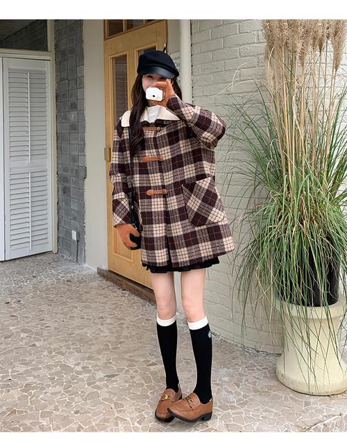 短款羊毛格子大衣怎么搭配