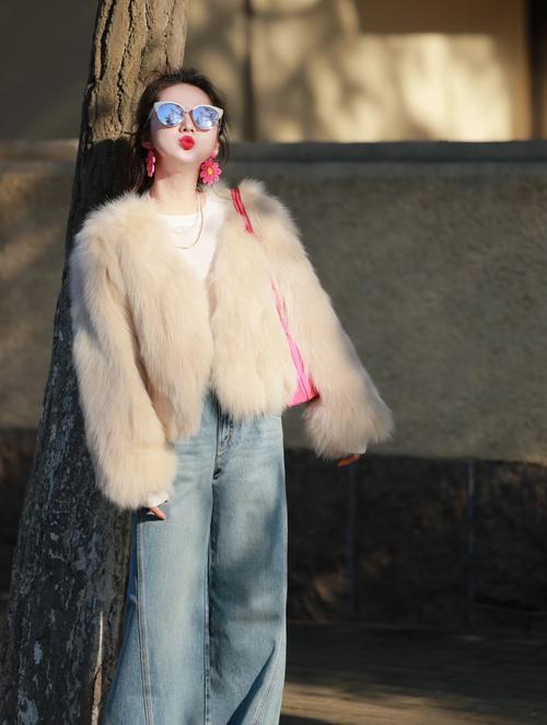 短款皮草应该怎么搭配衣服图片