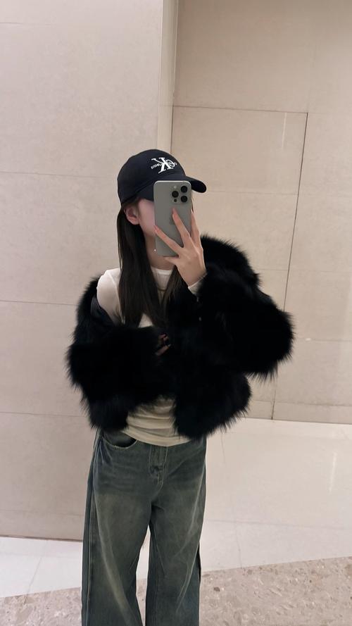 短款皮草应该怎么搭配衣服图片