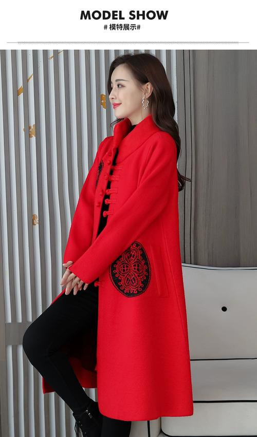 红色长款皮草大衣怎么搭配