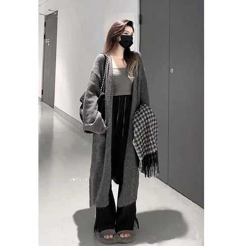 灰色长款毛衣 怎么搭配什么外套好看图片