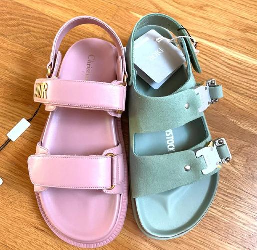 迪奥的最新款凉鞋