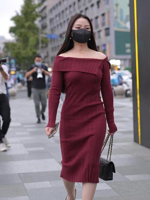 大红色鞋子怎么搭配衣服