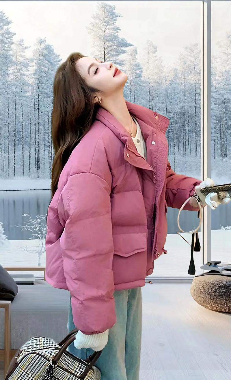 皮粉色修身短款羽绒服怎么搭配图片