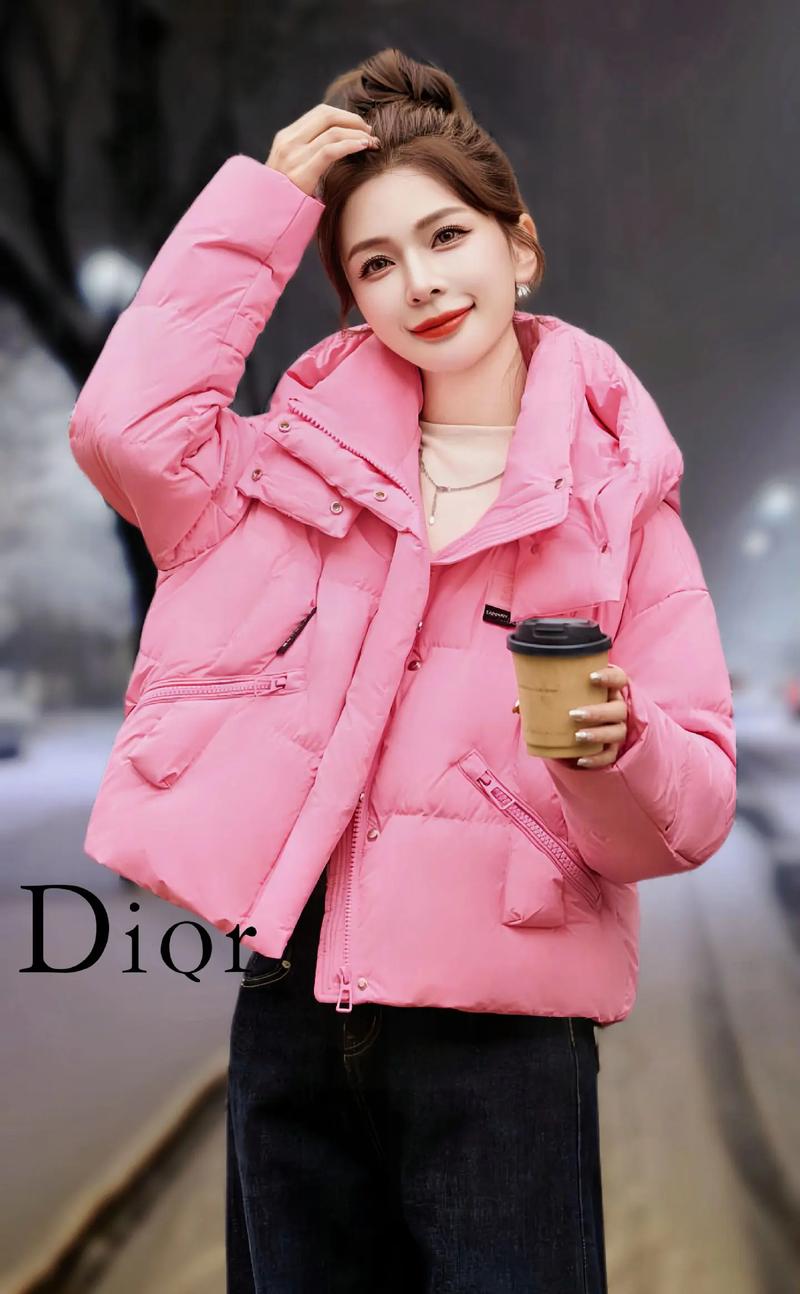皮粉色修身短款羽绒服怎么搭配图片
