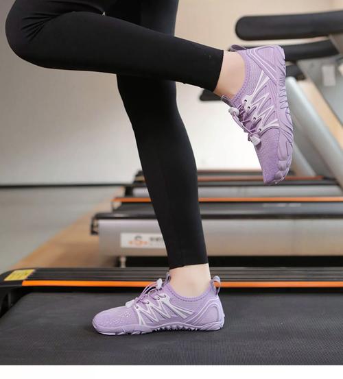 练瑜伽穿什么鞋