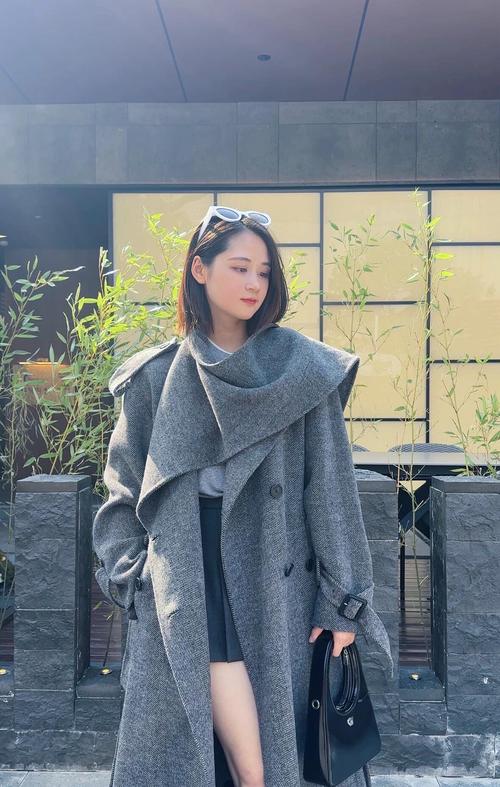 风衣带围巾怎么搭配